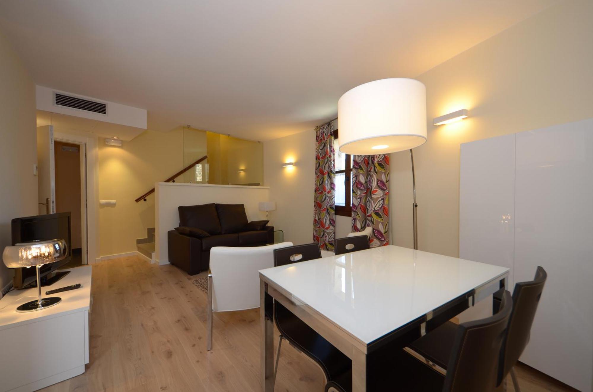 Apartamentos El Palacete De Аинса-Собрарбе Экстерьер фото