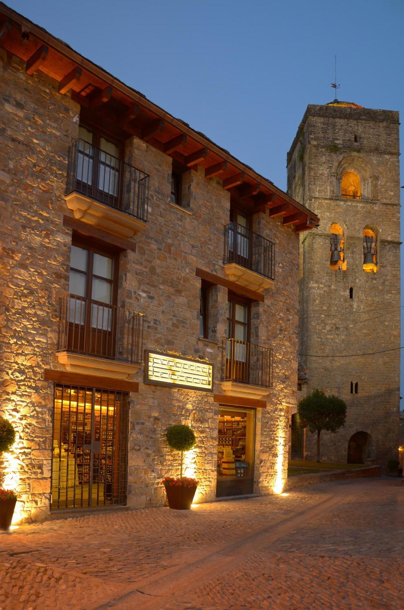 Apartamentos El Palacete De Аинса-Собрарбе Экстерьер фото
